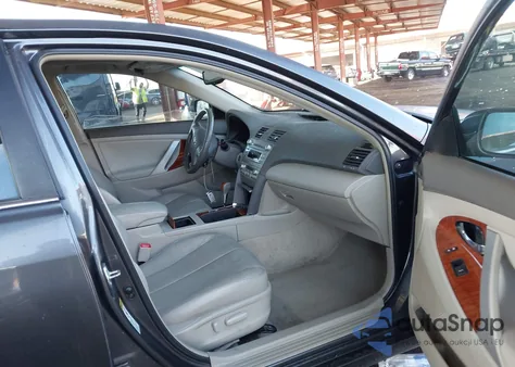 2010 Toyota Camry Xle V6 z USA, uszkodzony, nr VIN 4T1BK3EK0AU102631